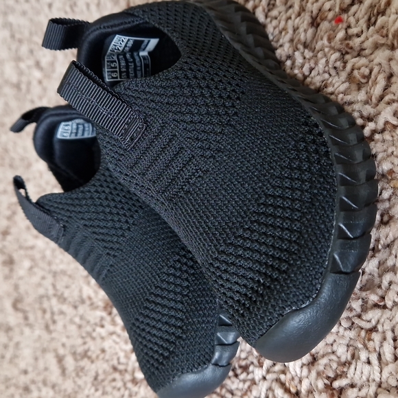 Skechers Elite Flex Memory Foam Sneakers (toddler size 6) - Picture 2 of 7